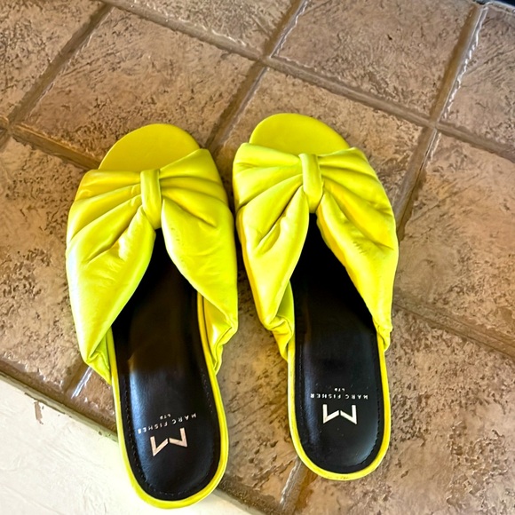 Marc fisher New Olita slides in yellow
Leather 7.5 - Picture 1 of 8